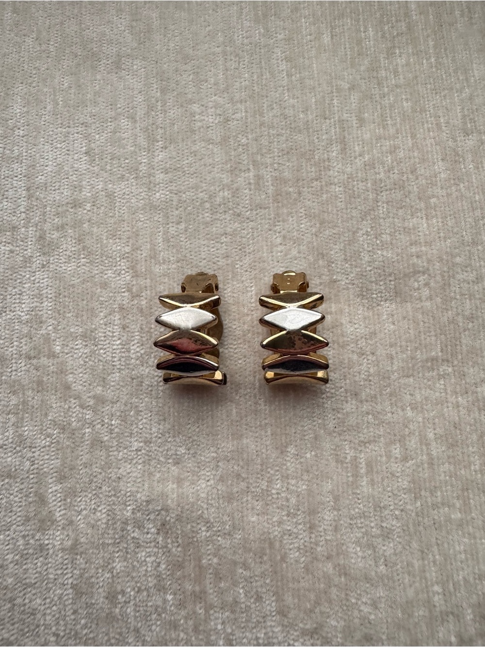🛍️3/$35🛍️ Vintage Gold-Tone Geometric Clip-On Hoop Earrings